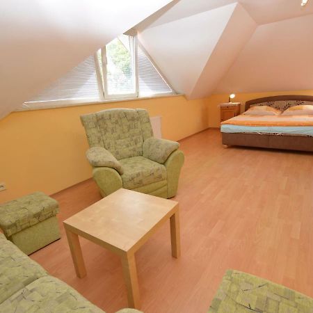 Вилла Comfortable Detached House With Large Garden Klokoci Экстерьер фото