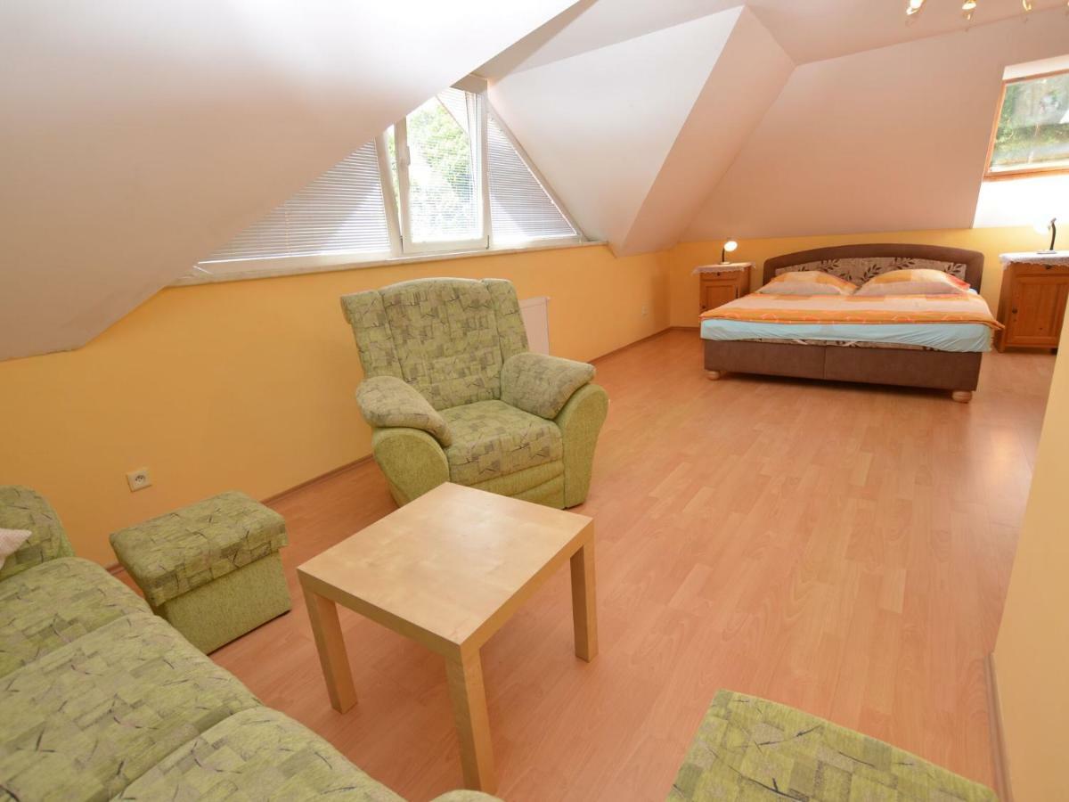 Вилла Comfortable Detached House With Large Garden Klokoci Экстерьер фото