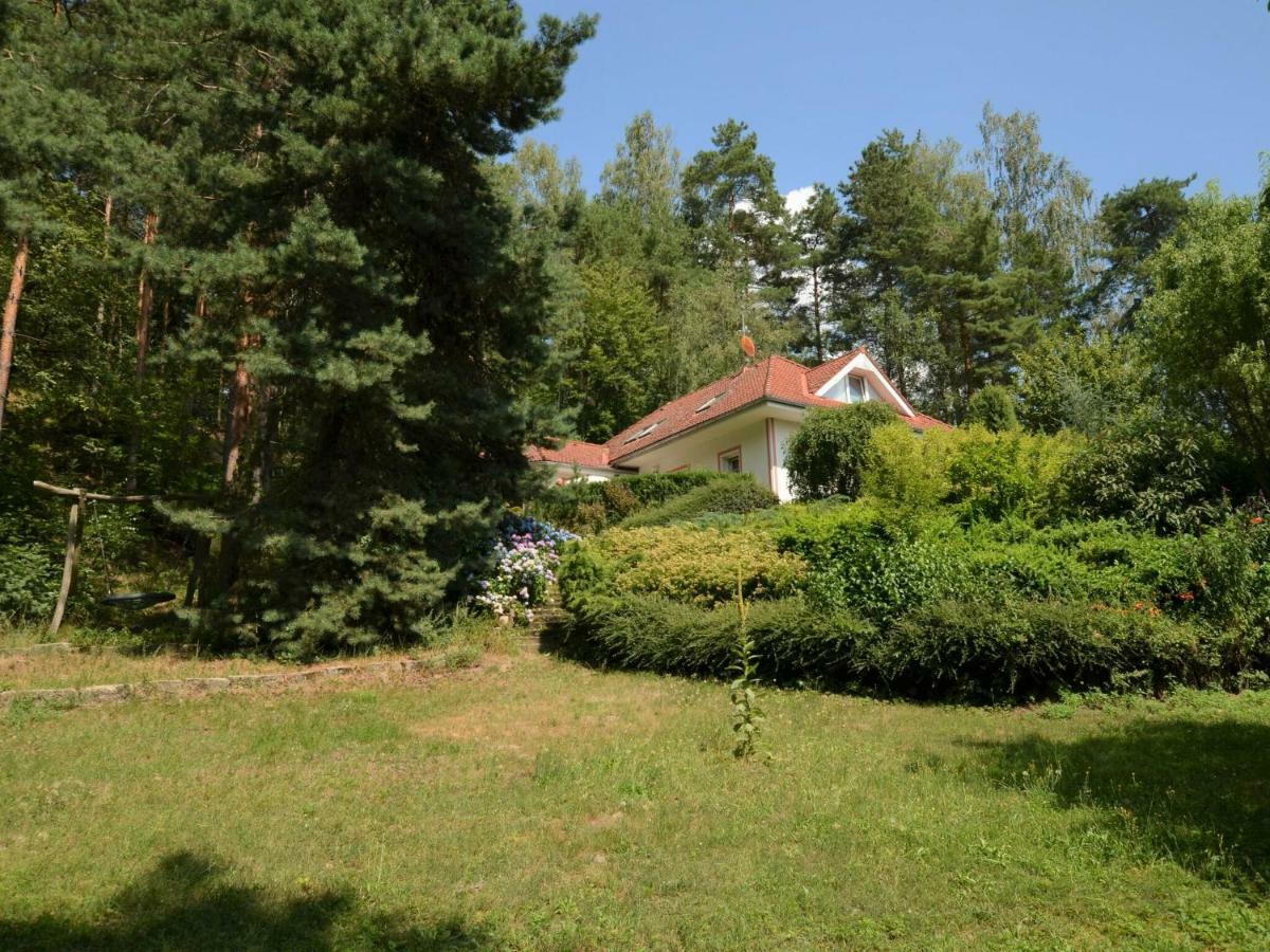 Вилла Comfortable Detached House With Large Garden Klokoci Экстерьер фото