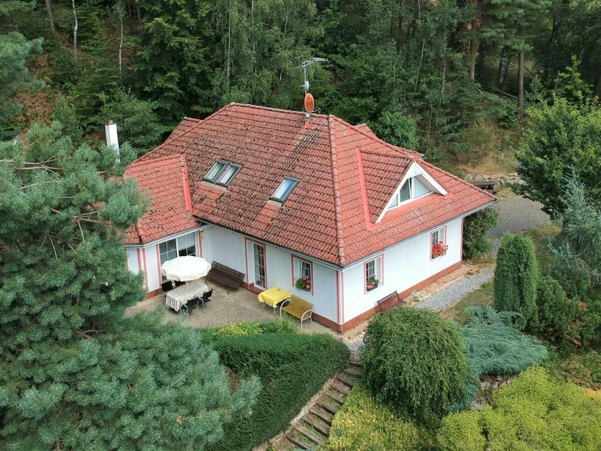 Вилла Comfortable Detached House With Large Garden Klokoci Экстерьер фото